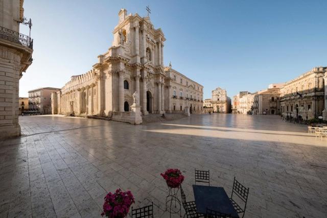 Ortigia Charme Piazza Duomo Apartment Syracuse Ngoại thất bức ảnh